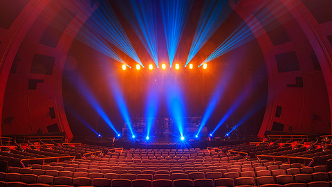 上海话剧界“票房蜜糖”：导演是演员的镜子，更是社会的镜子