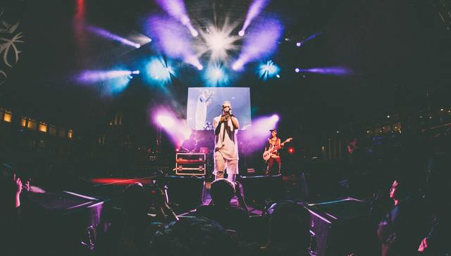 戏剧,戏剧化,让音乐,辅助元素,阿密特,Glastonbury,Coachella,Lorde,音乐