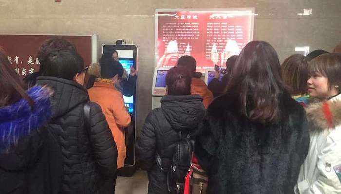 直击权健天津参观之旅现场：白内障不用手术，戴“能量眼镜”就能治
