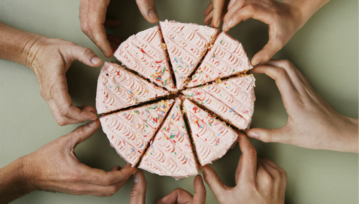 世界应该形成利益分配更加平衡的格局