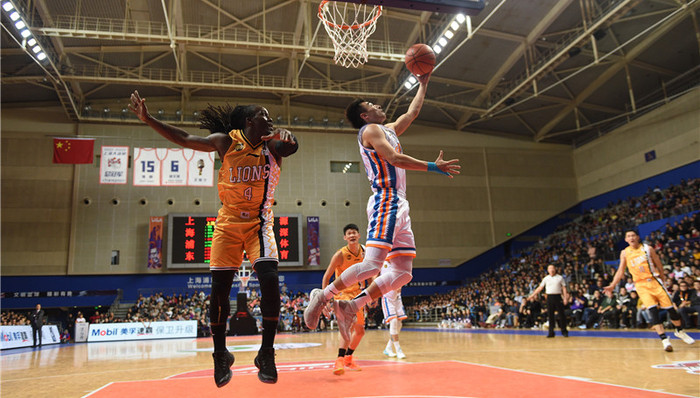 【体育早报】26分逆转广厦险胜上海 詹姆斯当选美联社年度最佳