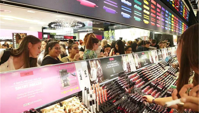 博主们都在暗戳戳地打广告，在中国这还是个灰色地带