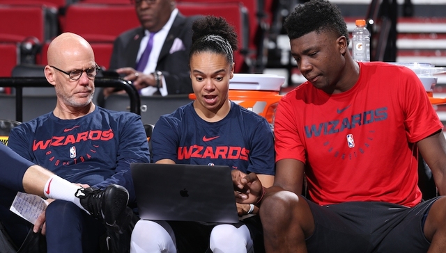 拿着实习工资执教NBA球队，是时候关注女教练的同工同酬问题了