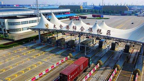 李克强主持召开国务院常务会议，部署促进综合保税区升级