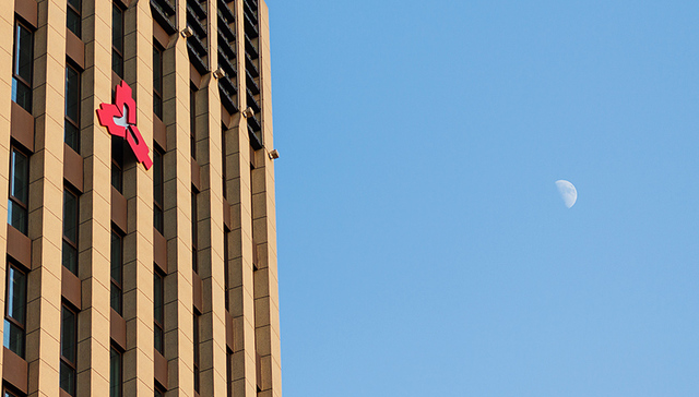 央行决定下调金融机构存款准备金率1个百分点