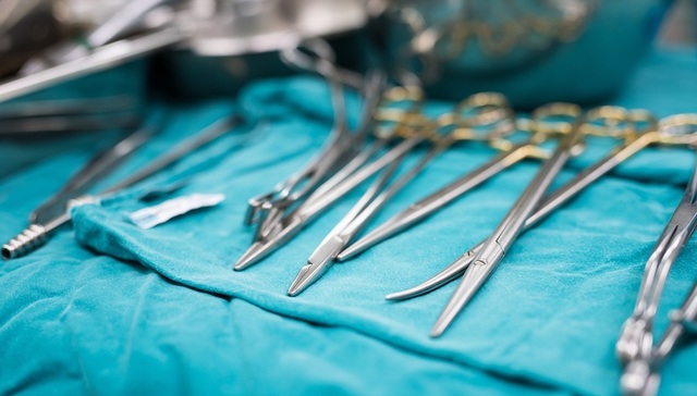 【评论】女子术后纱布遗留体内腹痛146天死亡，责任如何划分？