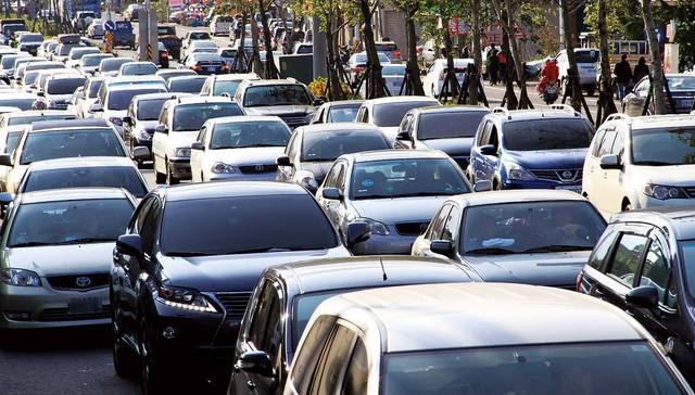 车市出现拐点，汽车4S店出路在何方？