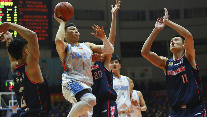 【体育早报】亚洲杯日本逆转胜弱旅 广东大胜送新疆主场首败