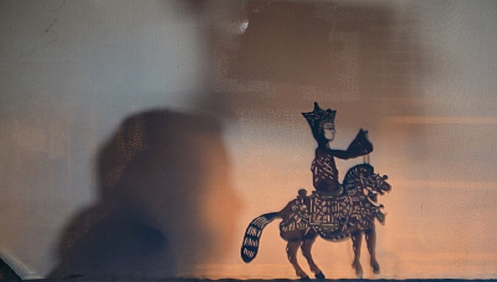 “家族”与“企业”：角色重叠下的冲突