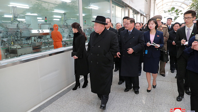 访华不忘“问药”，金正恩国内外频繁调研为发展取经