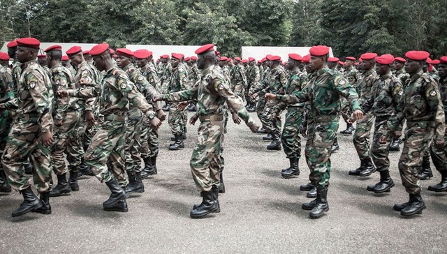 四处卖军火、设首个军事基地：俄另辟非洲战场引美法不安