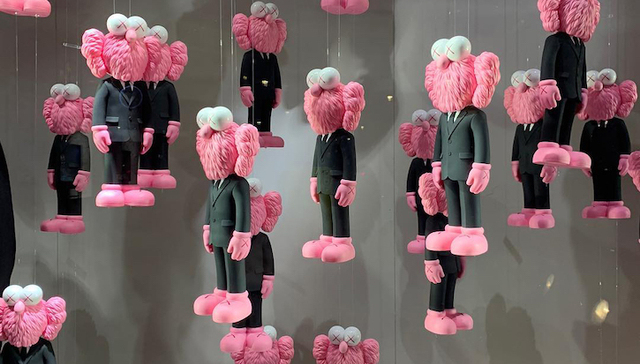 【是日美好事物】可爱又严肃的KAWS x Dior 玩偶，像吃麻薯一样用的资生堂面膜