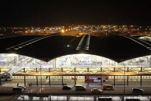 香港机场安检出现严重漏洞，旅客携带6把刀登上国际航班