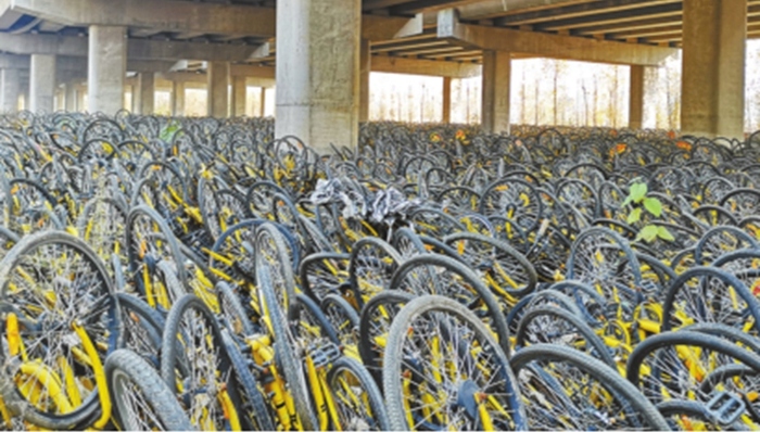 “四问”共享单车：围城困局废车残局押金危局行业迷局何解?