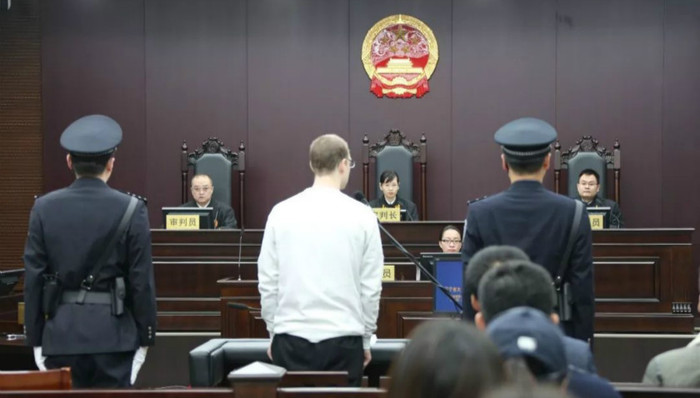 程序违法,刑事诉讼法,毒贩,辩护人,合议庭,人民检察院,被告人,走私毒品,公诉人,2019年