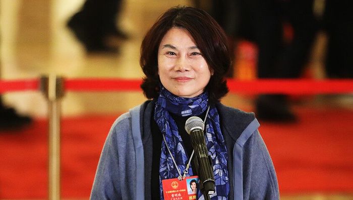 董明珠连任董事却陷信披插曲，格力急发2018年业绩预告