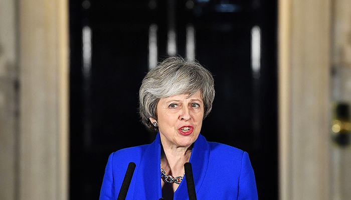 【界面早报】英国议会下院否决对政府的不信任动议 董明珠成功连任格力董事长