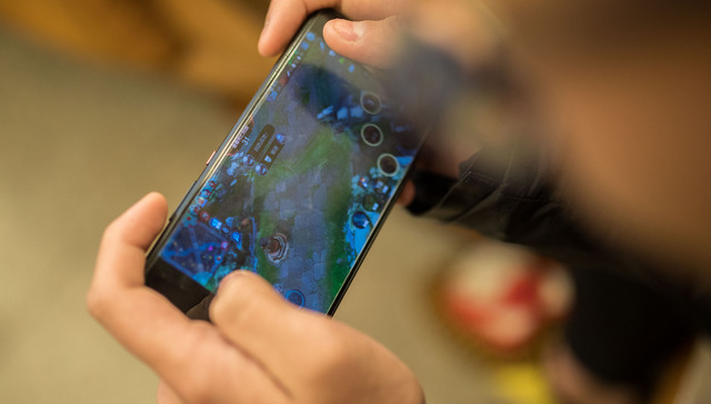 互联网带来社会变革，如何解决转型中的新问题？