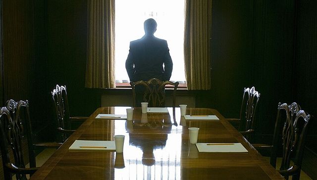 华侨城高管因内幕交易被罚，收购西安两上市公司遇挫