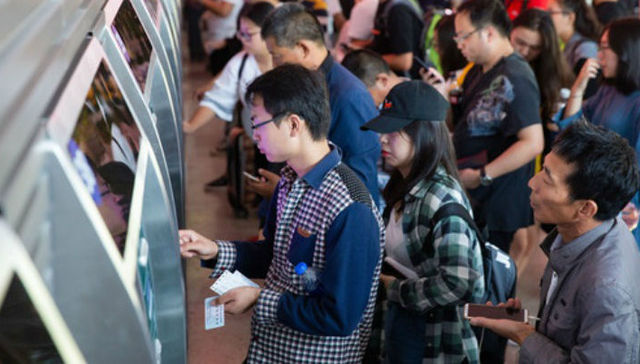 3秒！广深铁路刷支付宝直接坐车，忘带身份证也不怕了