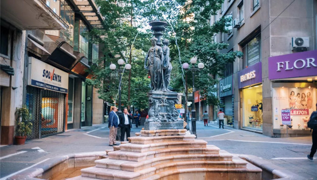 游走在圣地亚哥街头，我很快就爱上了这座城