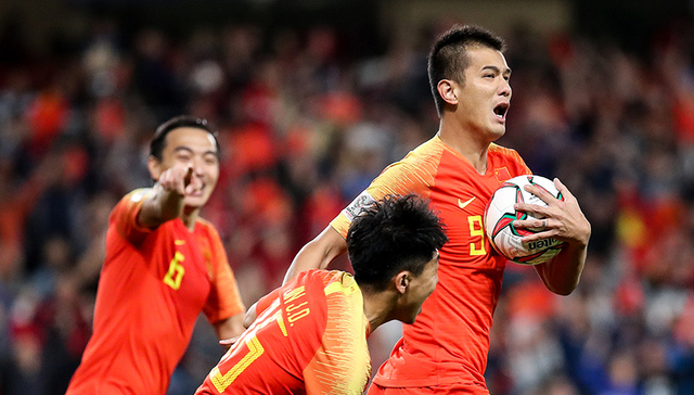 【界面早报】统计局今日将公布2018年中国GDP增速 国足击败泰国重回亚洲杯八强