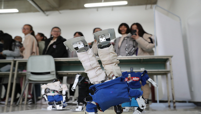 【财经24小时】习近平强调加快人工智能等领域立法工作