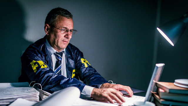 美国政府员工以学历定工资 ，FBI员工平均年薪3.7万美元