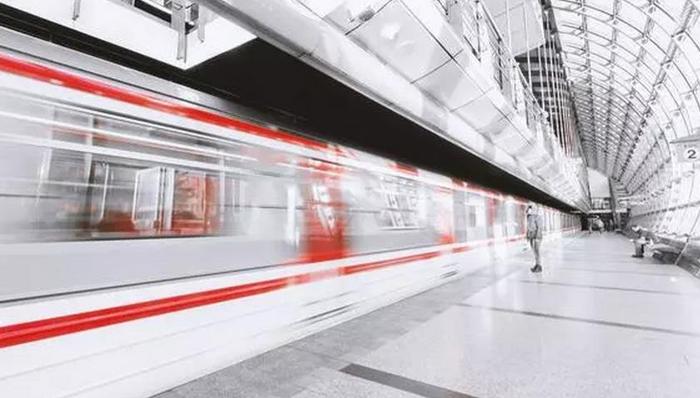 不刷身份证、扫码乘火车，巨头的交通支付战升级