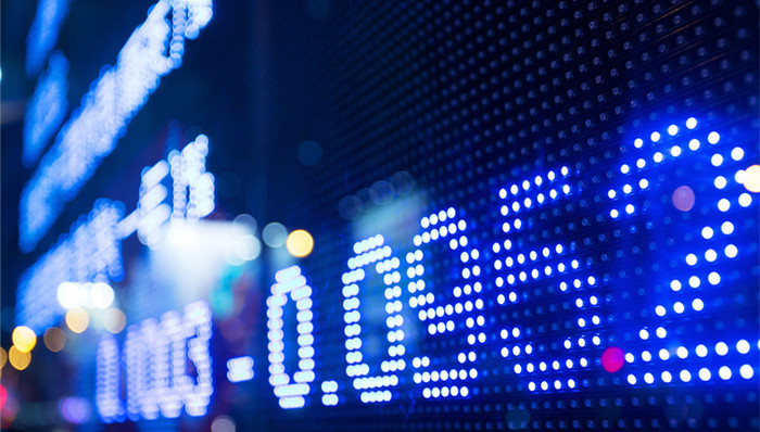 沪深两市小幅低开 ST康得新复牌后跌停