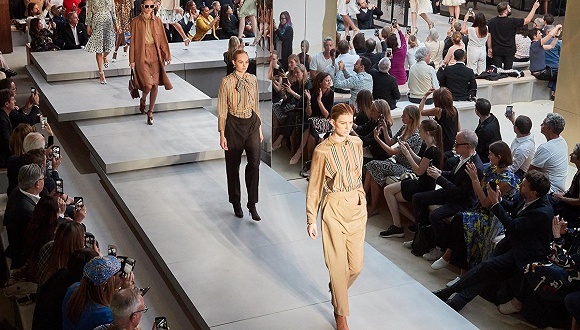 快看 | Burberry第三季度零售收入下跌2%，中国大陆业绩良好