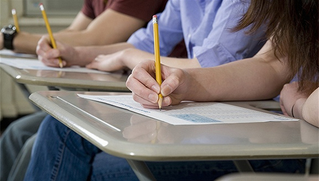 广西高校“大尺度试题”处理结果：执行董事辞职，副校长被撤