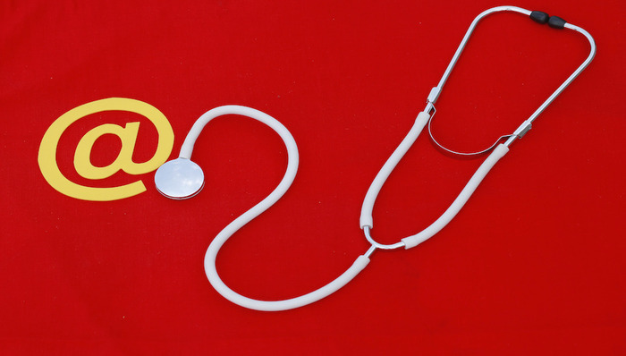 腾讯盯上做医院，砍业务、拿牌照，暗度陈仓