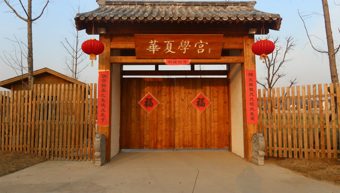【调查】争议华夏学宫：家长非富即贵，学费10万一年，但依然没有学历