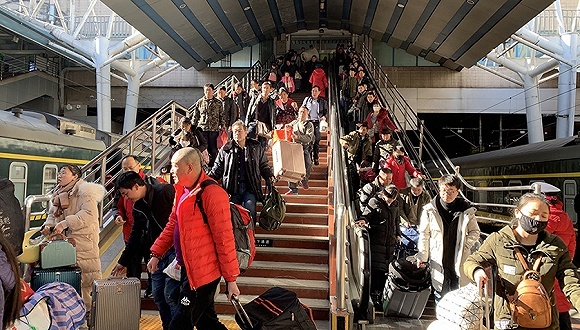 全国铁路,客流高峰期,购票,铁路部门,杭州东站,自助售票机,广州南站,覆盖,提速,发送旅客