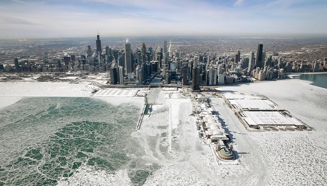 【天下头条】美国将对委内瑞拉实施石油贸易制裁 极寒天气已致25人丧生