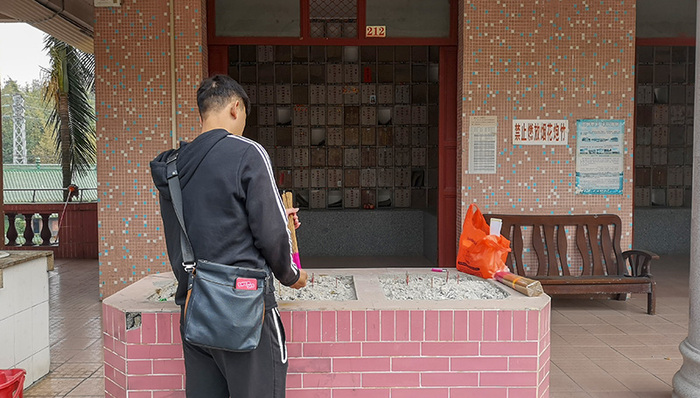 【春节特供·特写】异乡不归人：阿龙的春节