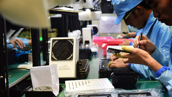 【春节特供・小镇青年】流水线工厂的小镇青年：在家乡生活更快乐