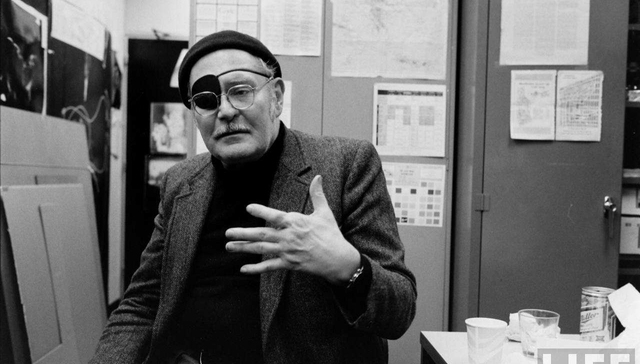 当约翰尼·德普扮演尤金·史密斯，我们或许是时候回看这位摄影师的一生