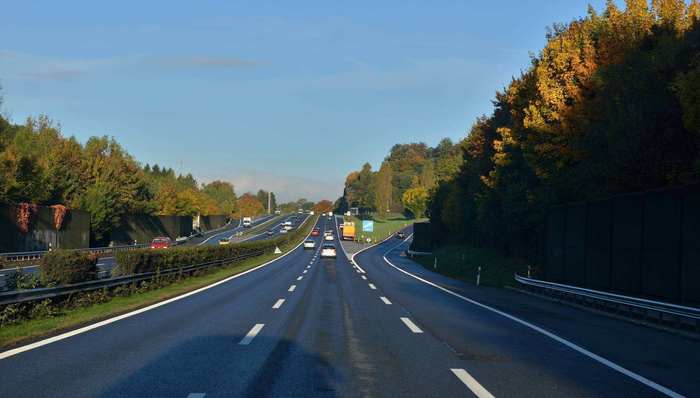 武英高速发生46车连环相撞多人死亡事故？官方说法来了