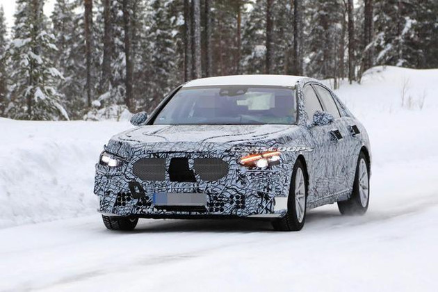 如何用一块大屏支撑起豪华质感是下一代S级的重要课题