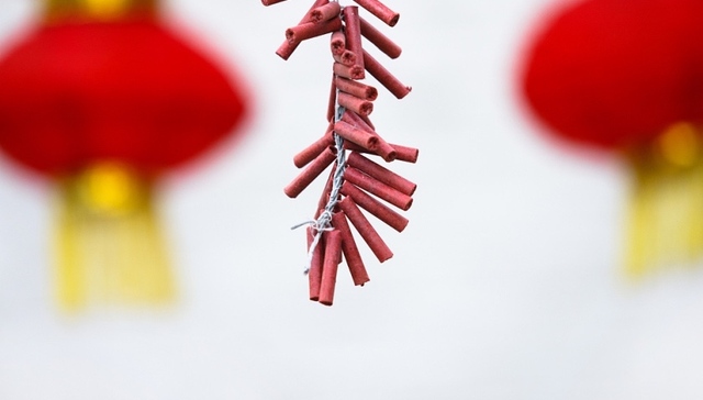 燃放烟花爆竹,传统民俗,环境资源法,环境保护,一刀切,迎财神,禁改限,帮凶,法制日报,五环路