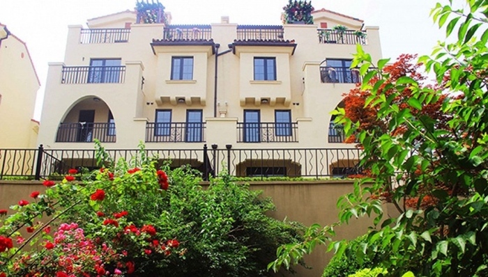 别墅项目,丽豪,联排别墅,土地证,部分,抵顶,中国房地产报,疯长,现房,违建