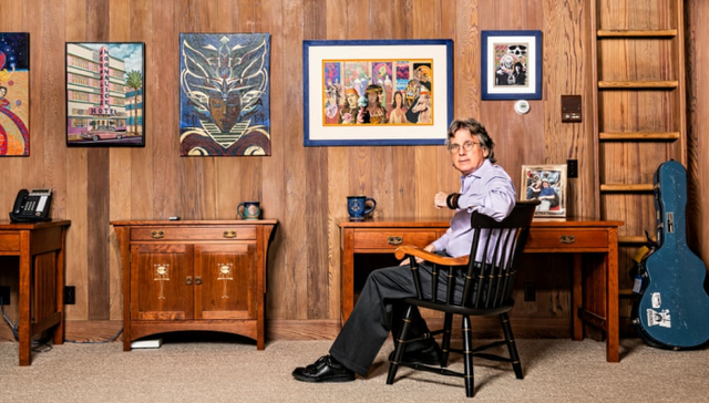 “扎”心了：Facebook早期投资人罗杰·麦纳密著书抨击互联网产业乱象