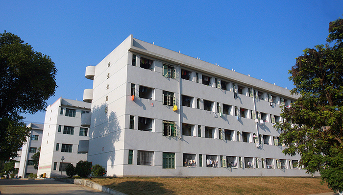 【界面晚报】中国人民银行开展首次央行票据互换操作 财政部对高校学生公寓免征房产税