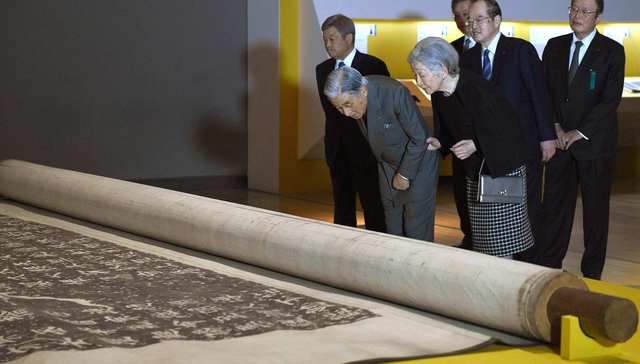日本天皇夫妇参观颜真卿书法展，赞《祭侄文稿》保存完好