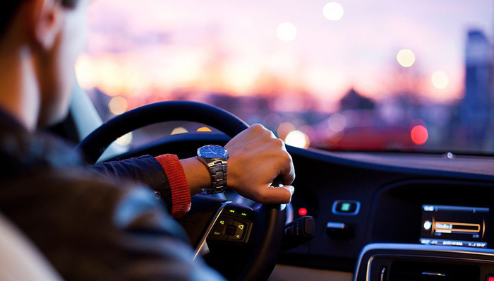 顺风车,日本经济新闻,绘本,婴儿,马卡龙,拼车,丸之内,座椅,小食,试运行