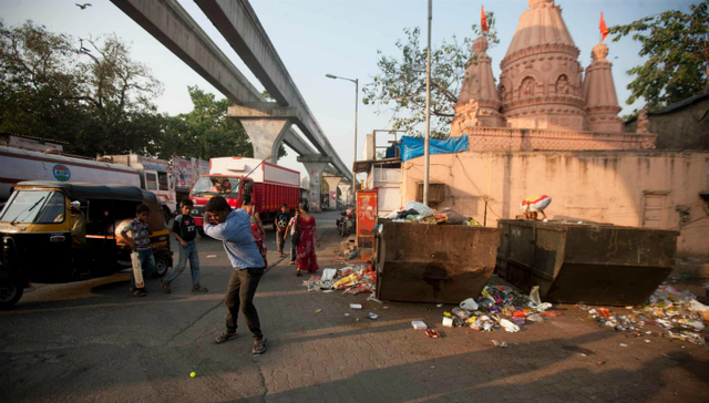 贫民窟高尔夫：激荡在孟买街头的球童梦