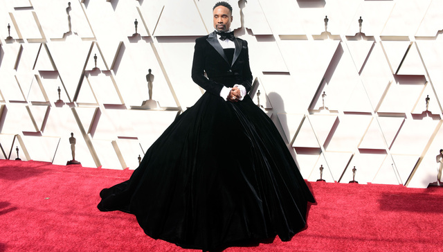 奥斯卡红毯上，这位非裔男演员穿的裙子吸引了人们的注意