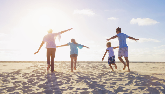 【天下奇闻】英国研究称为人父母者更长寿 越南500枚“金特会”纪念币3小时卖光